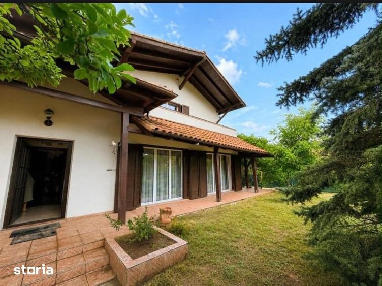 Casă cu 6 camere cu Teren 2026 Mp în Cetate