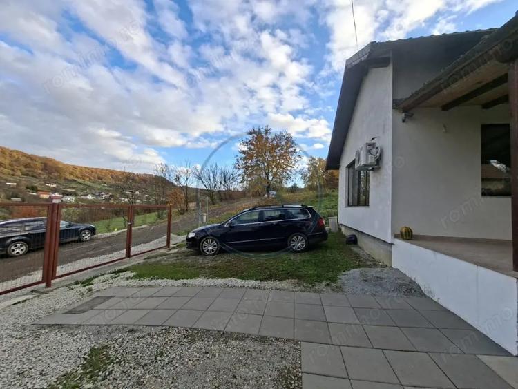 Casă cu 3 camere cu Canalizare în Central
