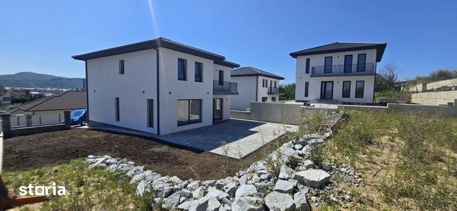 Casă cu 4 camere cu Teren 120 Mp în Central