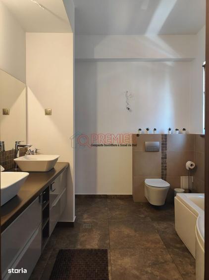 Casă cu 7 camere cu Teren 221 Mp în Baicului