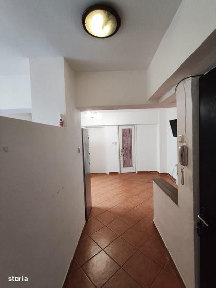 Apartament cu 3 camere în Calea Victoriei
