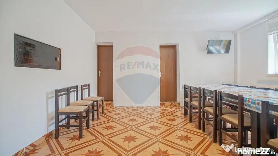 Casă cu 10 camere cu Teren 1137 Mp în Moieciu