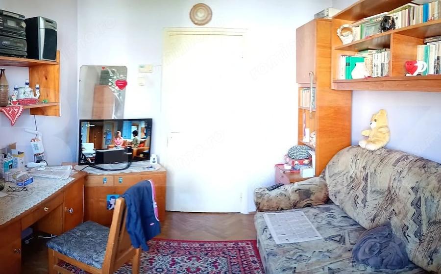 Apartament cu 3 camere semidecomandat în Simeria