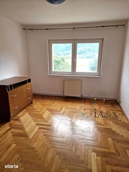 Apartament cu 4 camere decomandat în Noua