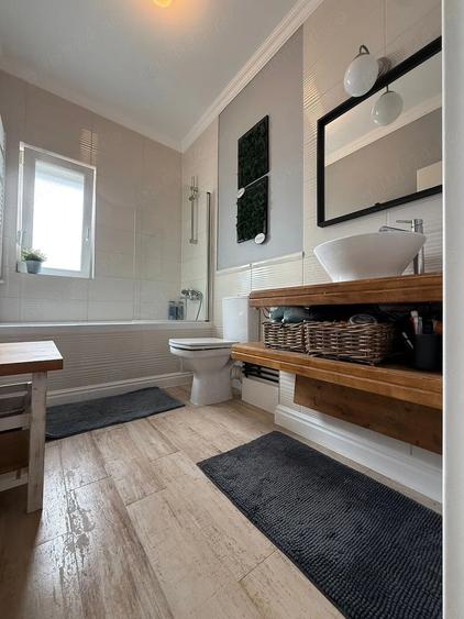 Apartament cu 3 camere semidecomandat în Central