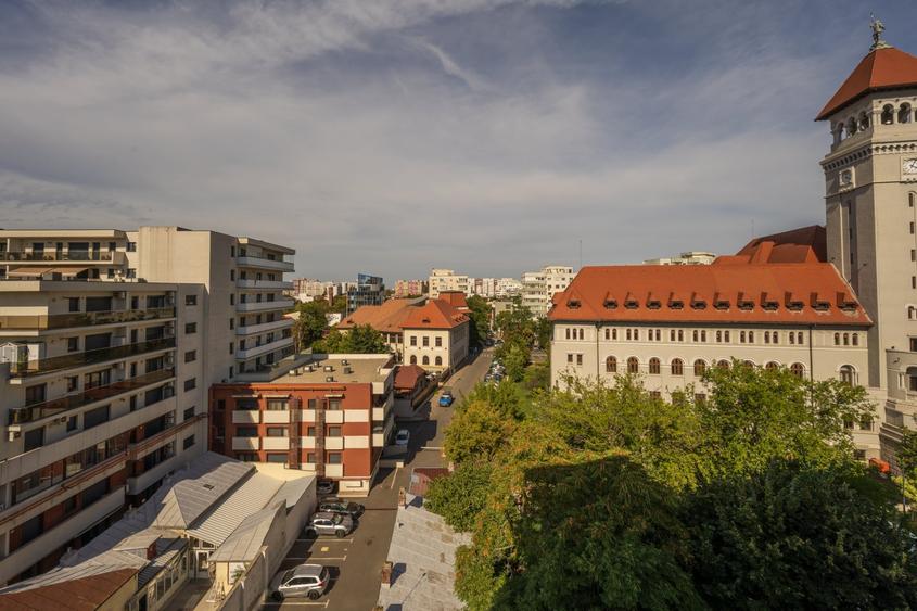 Apartament cu 2 camere decomandat în Banu Manta