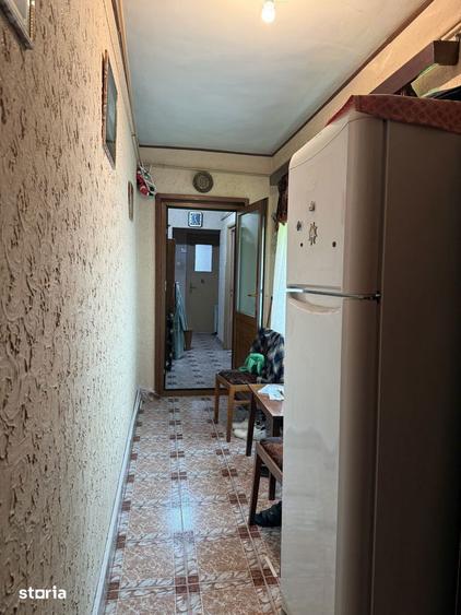 Apartament cu 3 camere decomandat în Calea București