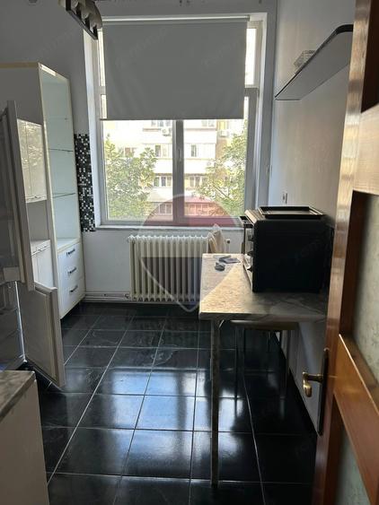 Apartament cu 3 camere semidecomandat în Ultracentral