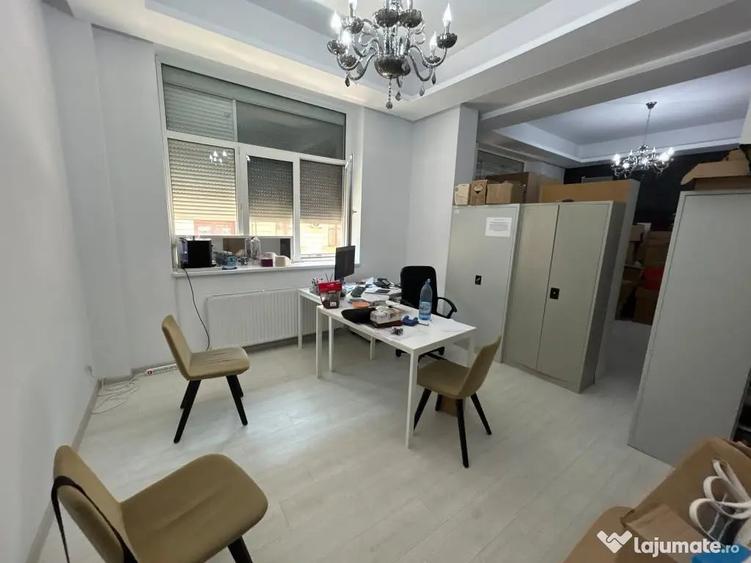 Apartament cu 4 camere semidecomandat în Universitate