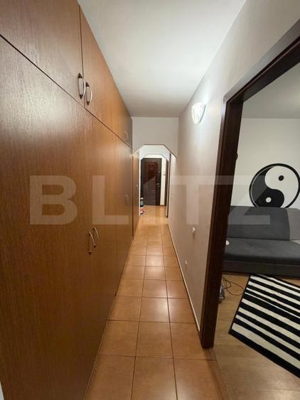 Apartament cu 3 camere decomandat în Rovine