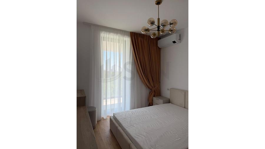 Apartament cu 3 camere decomandat, mobilat în Băneasa