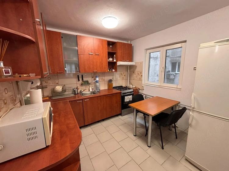 Apartament cu 3 camere decomandat în Tineretului