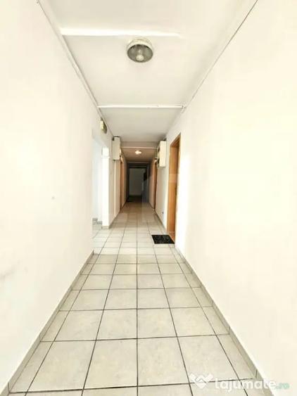 Apartament cu 7 camere decomandat în Complex Studențesc