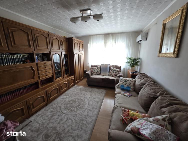 Apartament cu 3 camere decomandat în Alfa