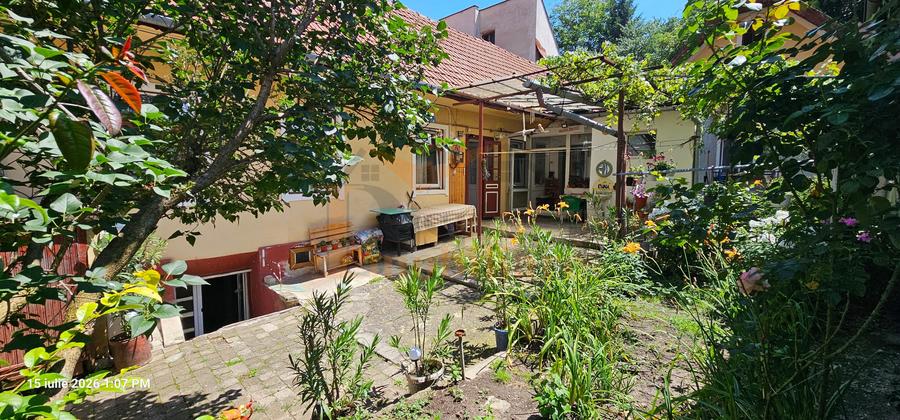 Casă individuală cu 5 camere cu Canalizare în Schei