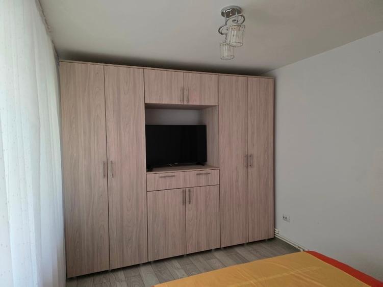 Apartament cu 2 camere semidecomandat, mobilat în Ultracentral