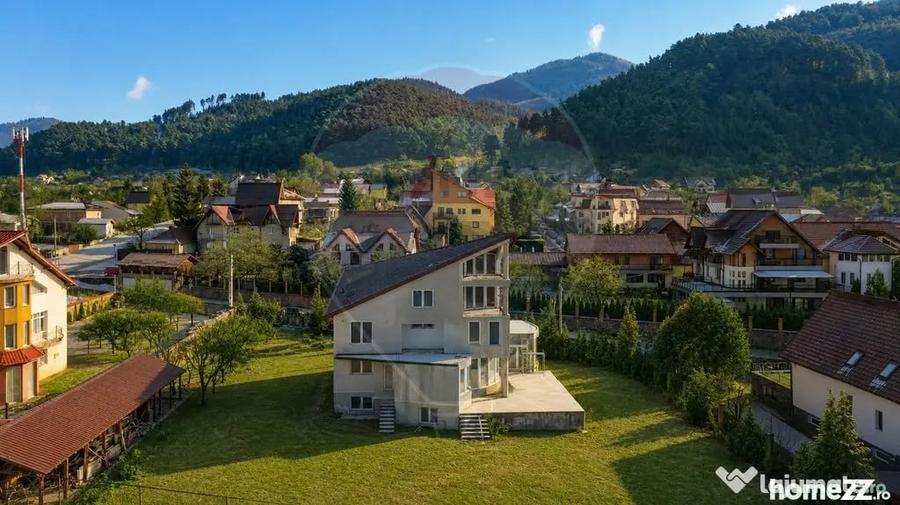 Casă cu 7 camere cu Teren 1322 Mp în Bunloc
