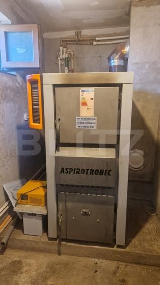 Casă individuală cu 5 camere cu Canalizare în Rotbav