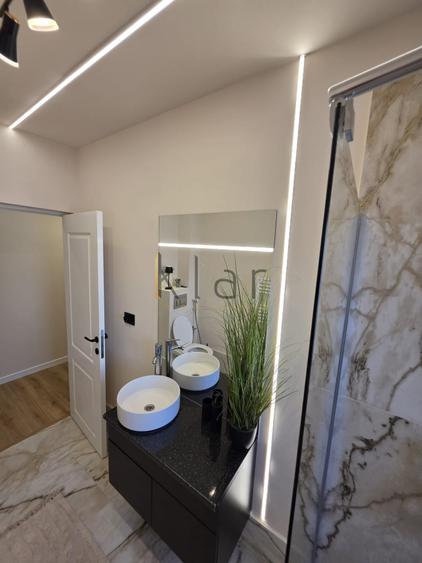 Apartament cu 2 camere semidecomandat, mobilat în Florești