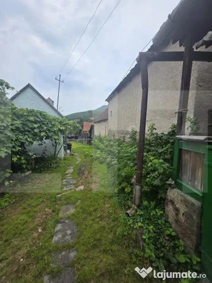Casă cu 2 camere cu Teren 982 Mp în Bixad