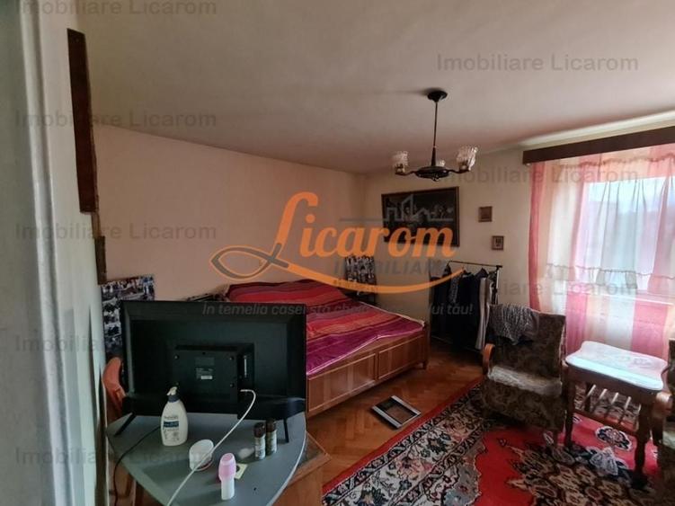 Casă individuală cu 15 camere decomandat cu Canalizare în Bartolomeu