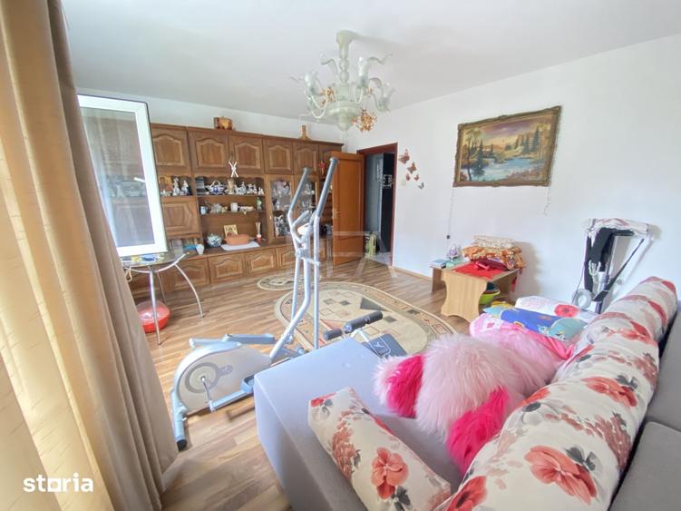 Apartament cu 4 camere decomandat în Rahova
