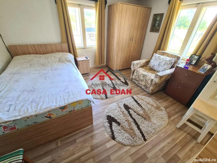 Casă cu 2 camere cu Teren 250 Mp în Poiana