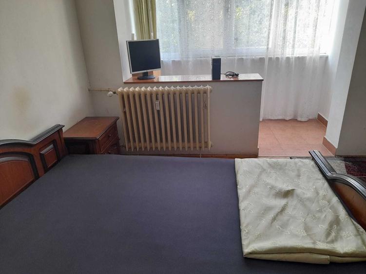 Apartament cu 3 camere semidecomandat în Drumul Taberei