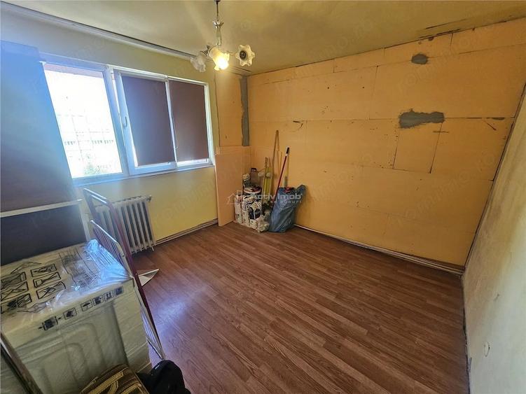 Apartament cu 3 camere semidecomandat în Cuptoare (Reșița)