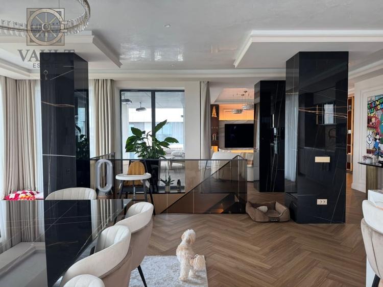Penthouse cu 5 camere decomandat, mobilat în Pipera