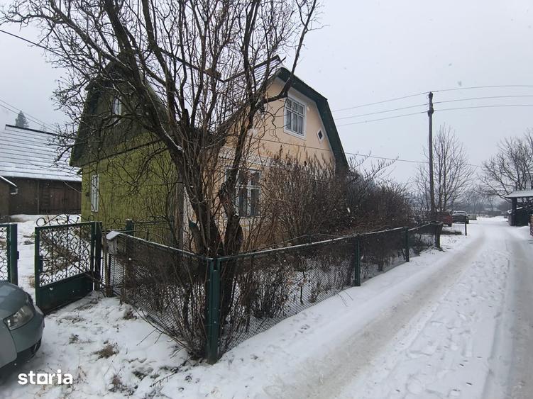 Casă cu 4 camere cu Teren 2414 Mp în Central