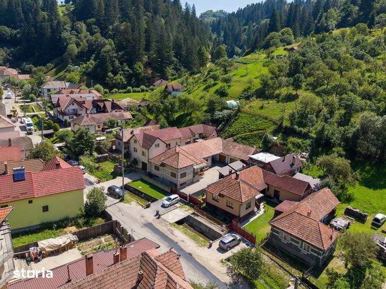 Casă cu 4 camere cu Teren 1000 Mp în Poiana Mărului