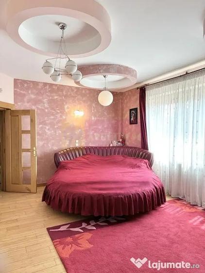 Casă cu 10 camere cu Canalizare în Sud