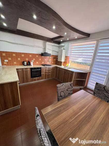 Apartament cu 3 camere decomandat în Sud