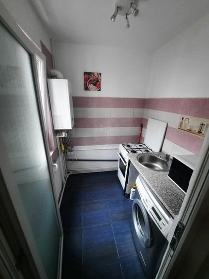 Apartament cu 2 camere semidecomandat, mobilat în Tătărași