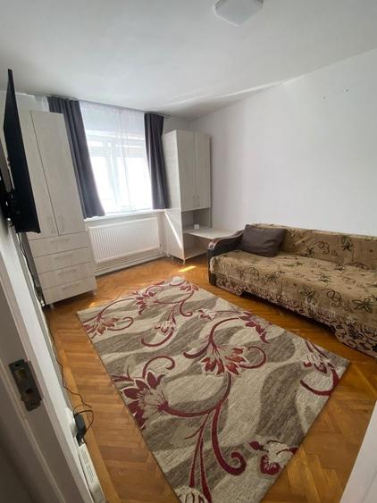 Apartament cu 2 camere decomandat în Roșia