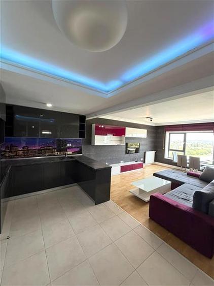 Apartament cu 2 camere semidecomandat în Tei