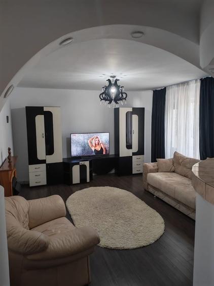 Apartament cu 3 camere decomandat în Exterior Vest