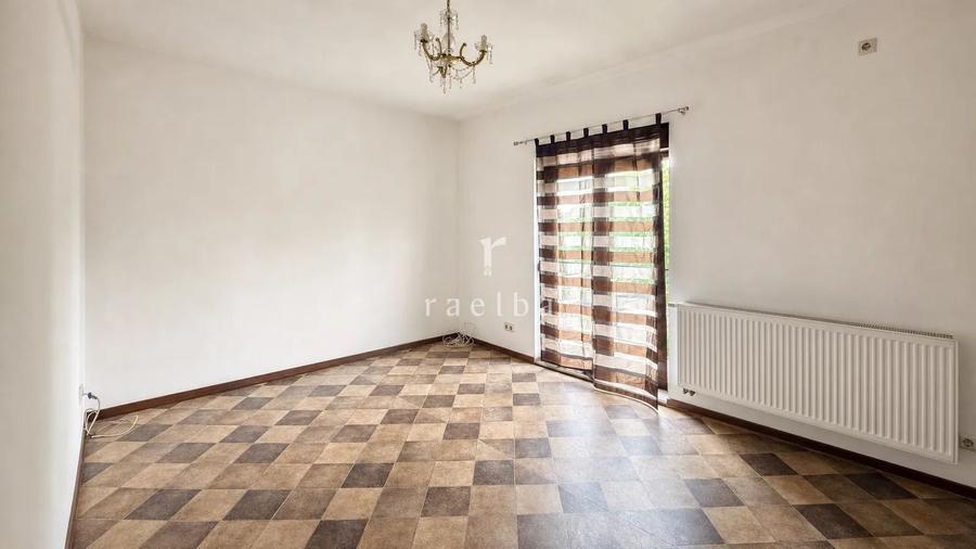 Casă cu 5 camere cu Teren 250 Mp în Tunari
