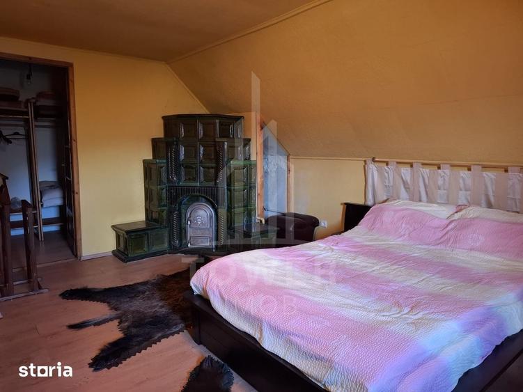 Casă cu 6 camere cu Teren 669 Mp în Roșia