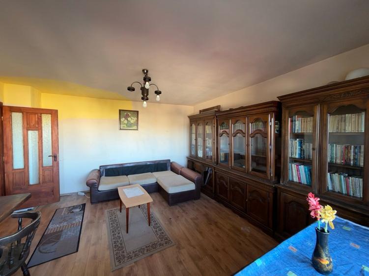 Apartament cu 3 camere decomandat în Steaua