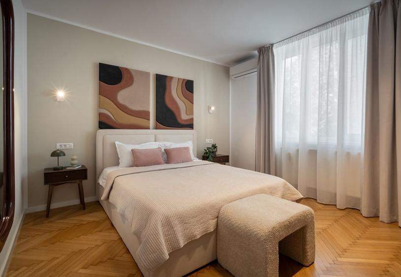 Apartament cu 4 camere, mobilat în P-ța Romană