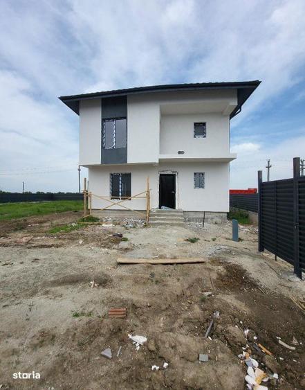 Casă cu 4 camere în Vârteju