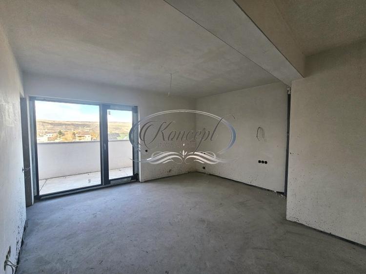 Apartament cu 3 camere semidecomandat în Someșeni
