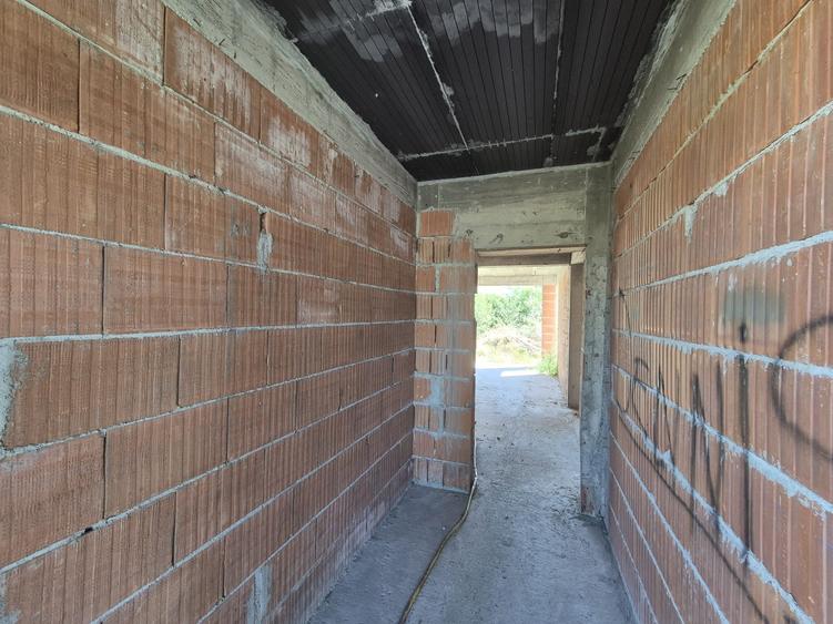 Casă individuală cu 7 camere cu Canalizare în Chiajna