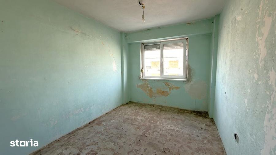 Apartament cu 4 camere semidecomandat în Central