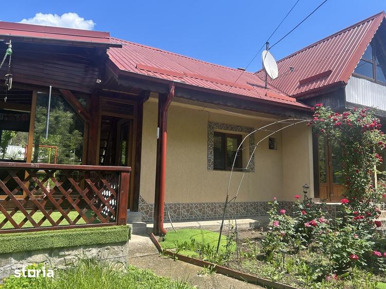 Casă cu 2 camere cu Teren 620 Mp în Piatra Șoimului