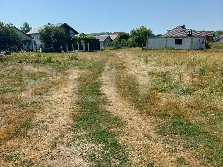 Teren Construcții intravilan de 808 mp, în Costâna