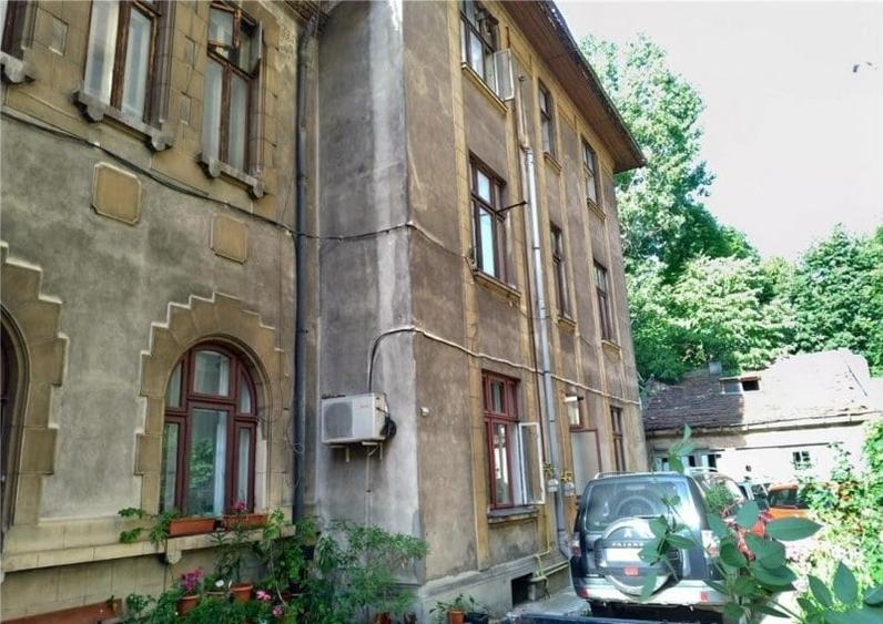 Casă cu 16 camere cu Garaj în Magheru