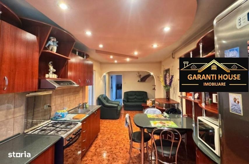 Apartament cu 3 camere decomandat în Republicii